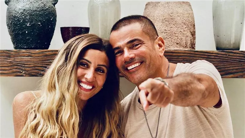 بعد المغازلة على الهواء.. الحقيقة الكاملة لعودة دينا الشربيني لـ عمرو دياب | فيديو