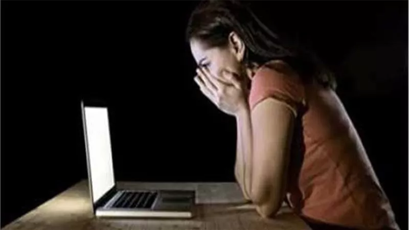 فضحته على فيسبوك.. تفاصيل القبض على عاطل ابتز فتاة رفضت أسرتها خطبتها له