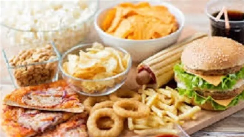 موجودة في حياتنا اليومية..5 أطعمة تسبب الاكتئاب تجنب تناولها