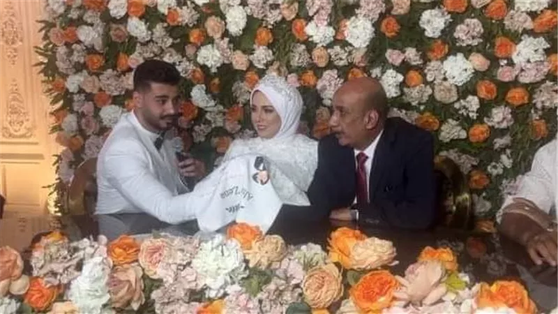 كتبت كتابها بنفسها ورقصت بالمنديل.. عروسة تثير السوشيال ميديا يوم زفافها | شاهد