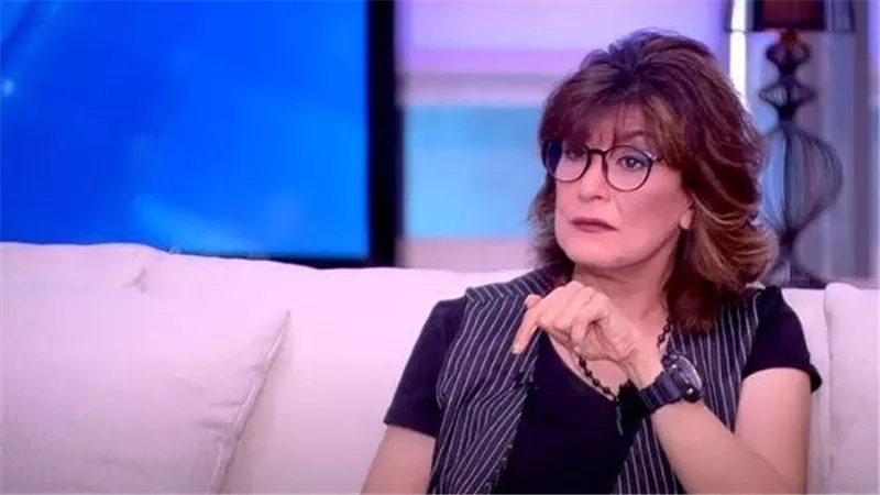 مسترجلة يعني ايه بحلق دقني الصبح مثلا؟ ومشربتش مياه من 17 سنة.. تصريحات صادمة لـ سماح أنور مع ياسمين عز | فيديو