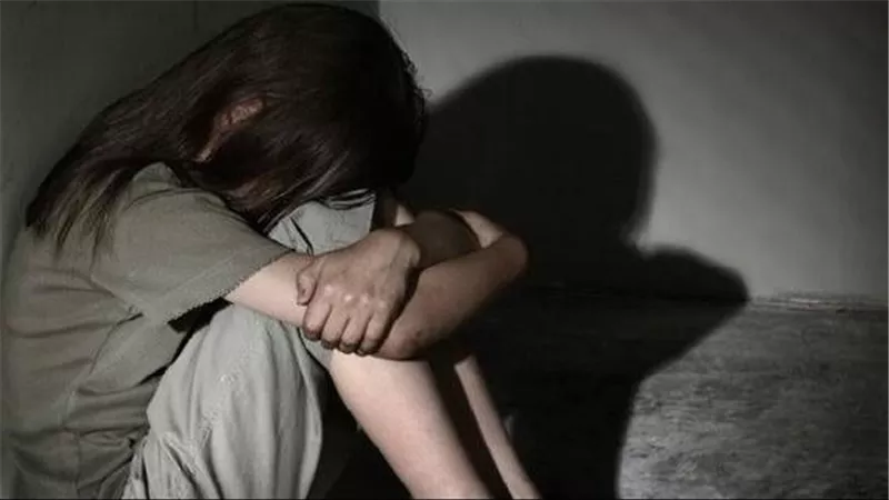دي طفلة.. اعترافات صادمة للمتهم بإقامة علاقة جنسية مع شقيقته صاحبة الـ ٥ أعوام 