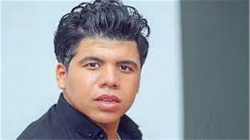 فاتورة أخطاء بالجملة.. ماذا فعلت خطيبة عمر كمال معه وأجبرته على الانفصال؟