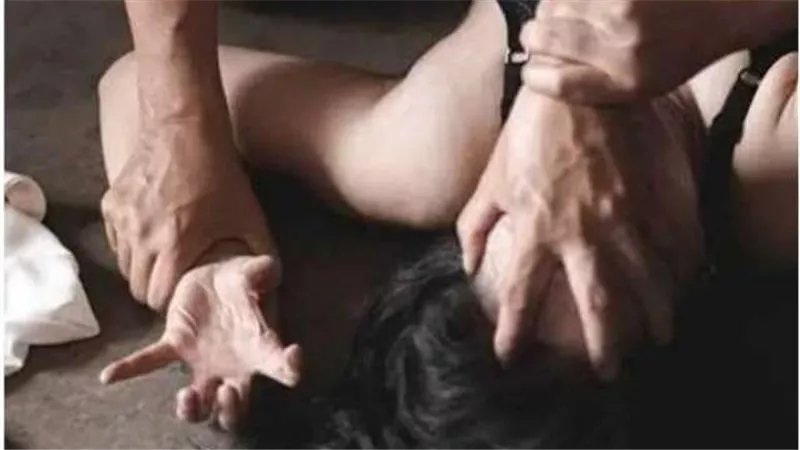 صوروها عارية.. تفاصيل الحكم بالسجن 3 سنوات لـ متهمين هتكوا عرض سيدة بالمحلة