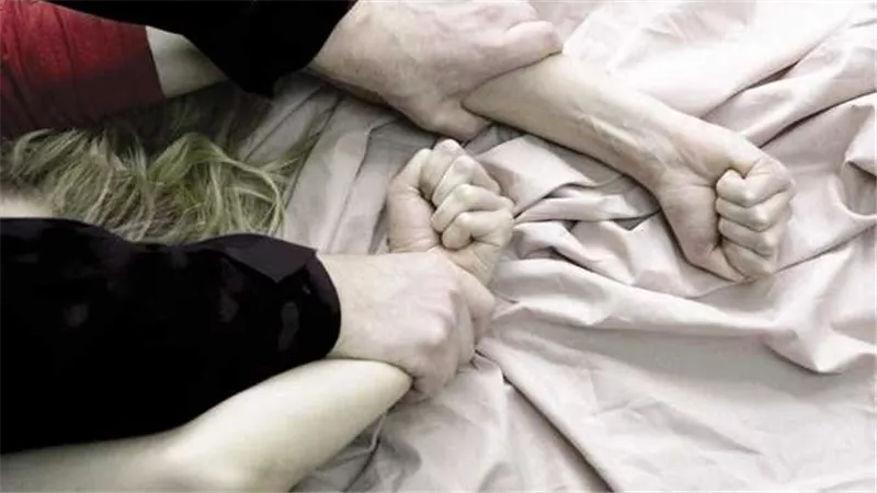 بعد العلاقة الحميمة.. تفاصيل مثيرة في قتل رجل لزوجته بطريقة مروعة لاكتشافه خيانتها 
