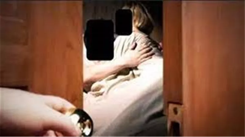 زوجته خانته بشكل صادم متكرر.. حكاية المهندس التي قلبت السوشيال ميديا | شاهد