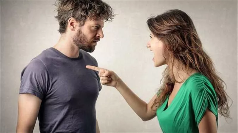إلهام شاهين تحسم الجدل حول الرأى الفقهي لمسؤولية الزوجة تجاه زوجها وإرضاع أبنائها | فيديو