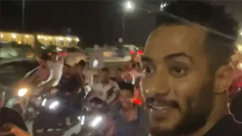  علشان ميحصلش خسائر.. تعليق ناري من محمد رمضان على أنباء طرده من احد مقاهي الإسكندرية | شاهد