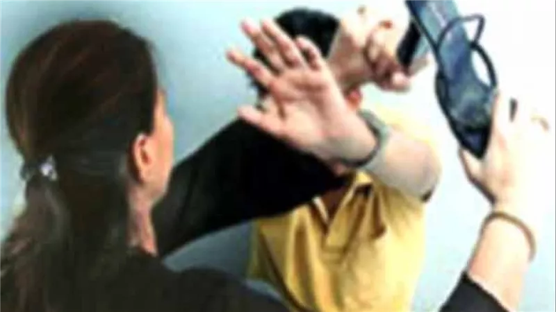 زوجة مفترية.. طلب منها غسل ملابسه فأحرقته بحلة الشوربة