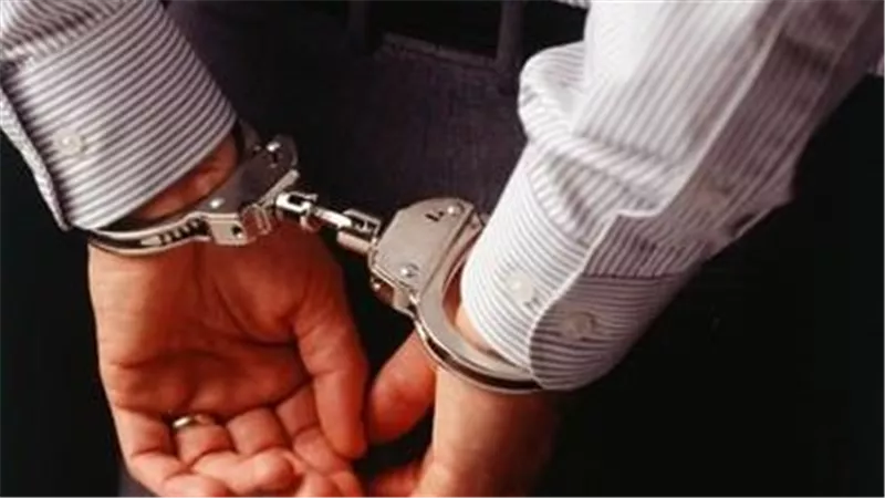  بحثًا عن الجنس الناعم.. تفاصيل القبض على ضابط مزيف بكلبش وطبنجة