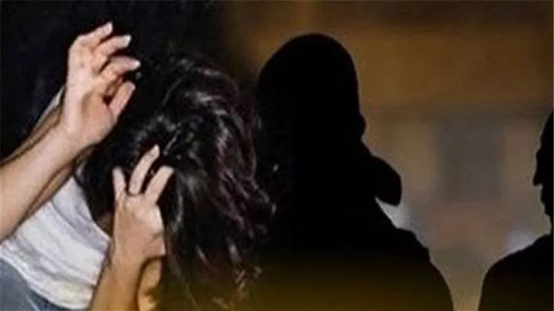 بدأت بصورة وانتهت في قبضة الأمن.. حكاية شابين مع شبكة الفجور عبر السوشيال ميديا