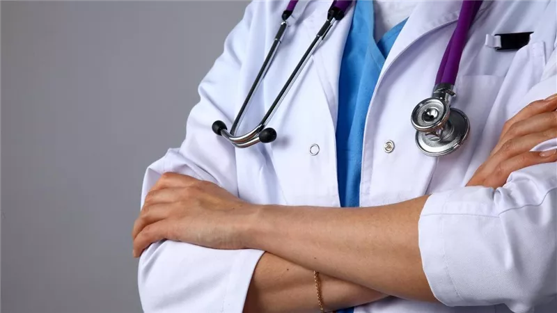 خطر على سلامة المرضى..دراسة تحذر من التعامل مع هذا النوع من الأطباء