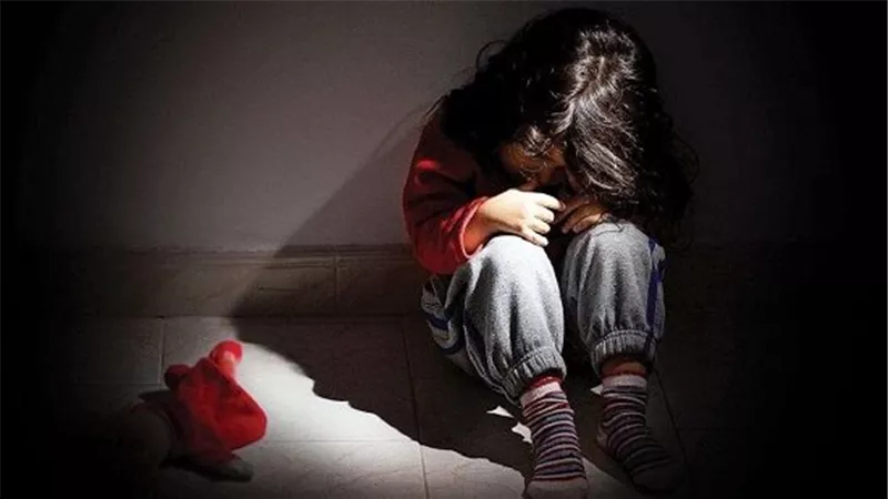 صرخت والأهالي مسكوه.. تفاصيل مثيرة في استدراج عامل طفلة للتحرش بها في الوراق