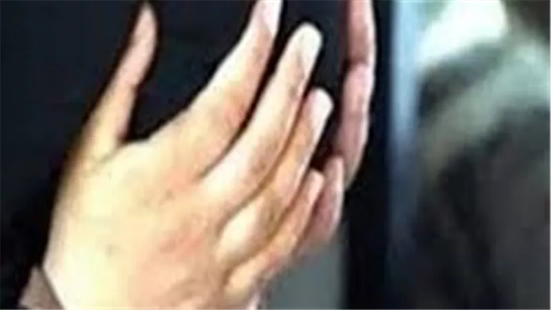 بيعمل بيها حاجات غريبة.. زوجة بمحكمة الأسرة: زوجى يسرق ملابس الجيران الداخلية