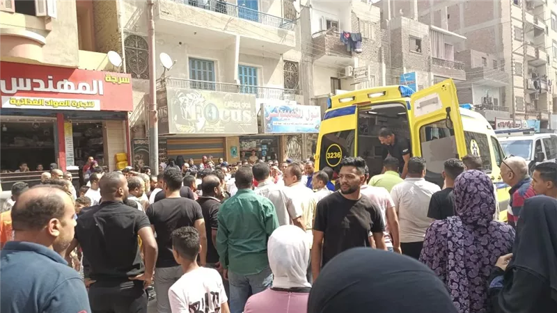 دافع عن شقيقته حتى الموت..لحظة سحل شاب بالإسماعيلية أثناء مشاجرة مع سائق تاكسي | شاهد