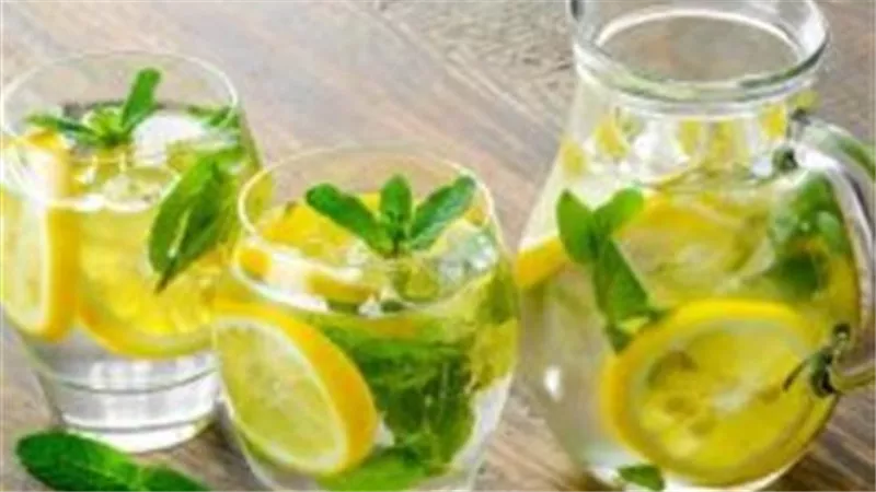 لن تتوقعها..فوائد مذهلة لـ عصير الليمون قبل النوم