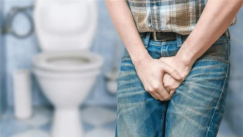 احذر.. علامة تحذيرية في ساقيك تكشف إصابتك بسرطان المثانة