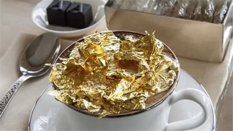 الكوب بـ35 ألف جنيه.. «كابتشينو بالذهب» يثير ضجة على مواقع التواصل | شاهد
