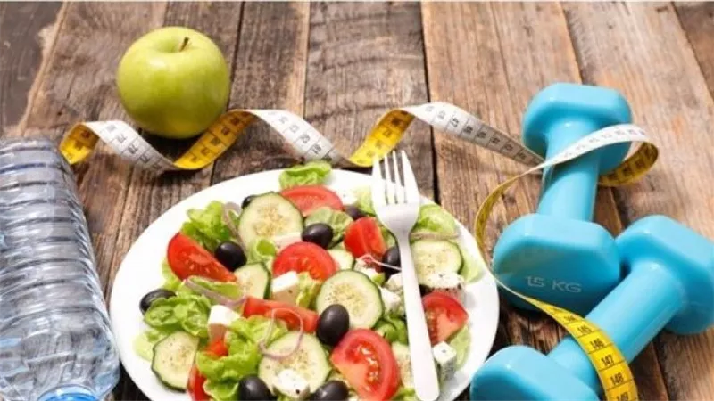 الدهون هتتراكم على قلبك.. أخصائية تغذية تحذر من تناول الطعام ليلا