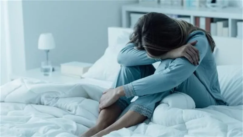 عامل نفسه بنت.. سيدة بمحكمة الأسرة: زوجي بيبعت صوري للرجالة مقابل فلوس