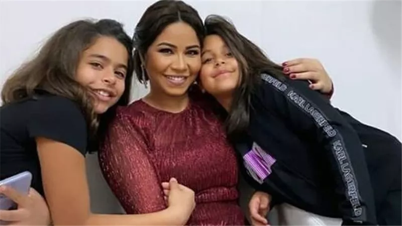 هذا ما فعله الجمهور معها..أول ظهور لابنة شيرين عبدالوهاب بعد أزمة والدتها ودخولها المستشفى | فيديو