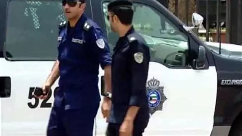 هجيب ولدي يدوس راسك.. إهانة سيدة ثرية لشرطي في محل عمله تثير ضجة