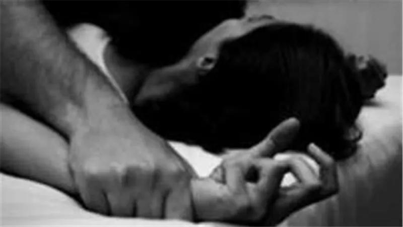 خدرني وجردني من ملابسي.. تفاصيل مثيرة جديدة في اتهام سيدة لطبيب نساء شهير باغتصابها