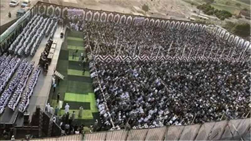 مشهد مهيب.. القصة الكاملة لتكريم 500 من حفظة القرآن الكريم بالجيزة | شاهد
