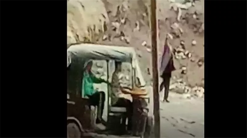 35 ثانية رعب انتهت بجثة.. لحظة دهس لودر لسيدة في السلام | شاهد
