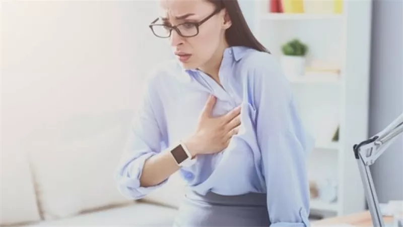 طبيب يجيب.. هل الحزن يسبب أمراض القلب ومن الأكثر عرضة النساء أم الرجال؟ 