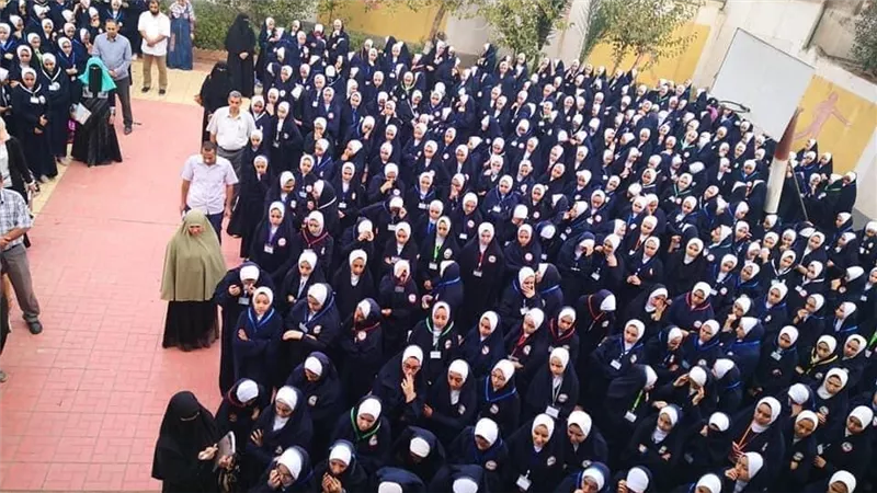 طالبات بـ إسدال.. القصة الكاملة للزي المدرسي المثير للجدل في الدقهلية | شاهد