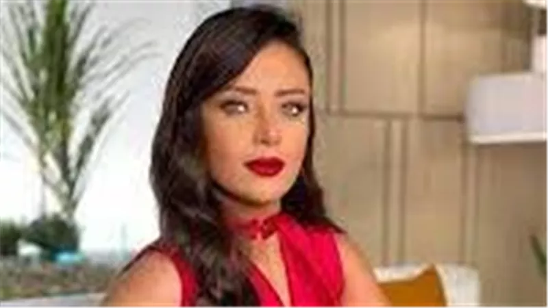 عنيف جدا..رد فعل رضوى الشربيني تجاه رجل حاول معاكستها