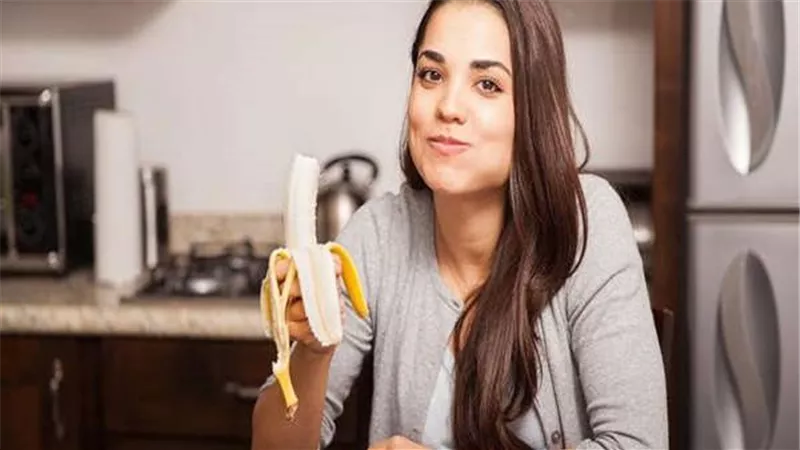 توخي الحذر.. متى يكون تناول الموز مضر للصحة؟