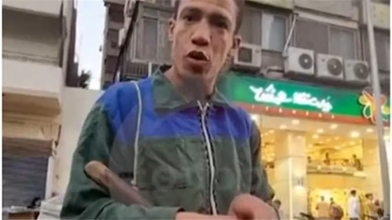من محل الكشري لقسم أبو النمرس.. تطورات مثيرة بحياة عامل النظافة