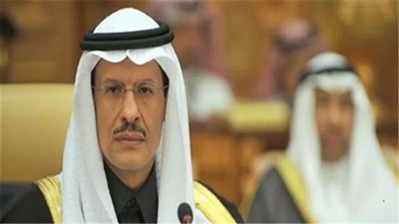 لن تتوقع رد فعله.. فتاة تطلب من أمير سعودي أن يتبناها | فيديو