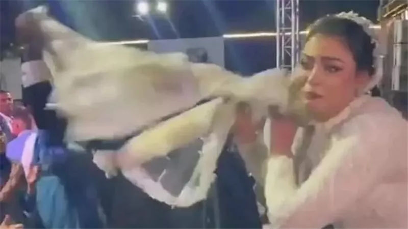 مزق طرحة العروس..عريس مصري يرقص في حفل زفافه بطريقة هيستيرية | شاهد