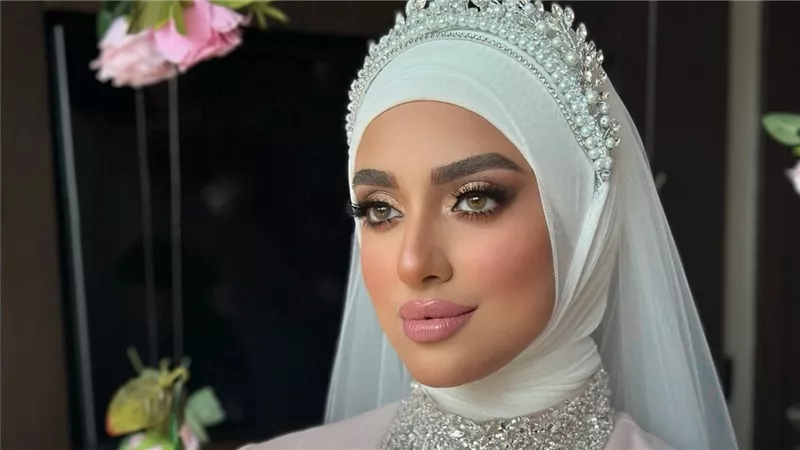 ولا بمليون جنيه.. بلوجر شهيرة تثير ضجة بفستانها في حفل زفافها | شاهد