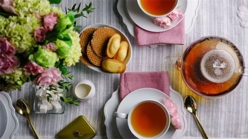 خطر في هذه الحالات.. ماذا يحدث لجسمك عند تناول 4 أكواب شاي يوميا ؟ 