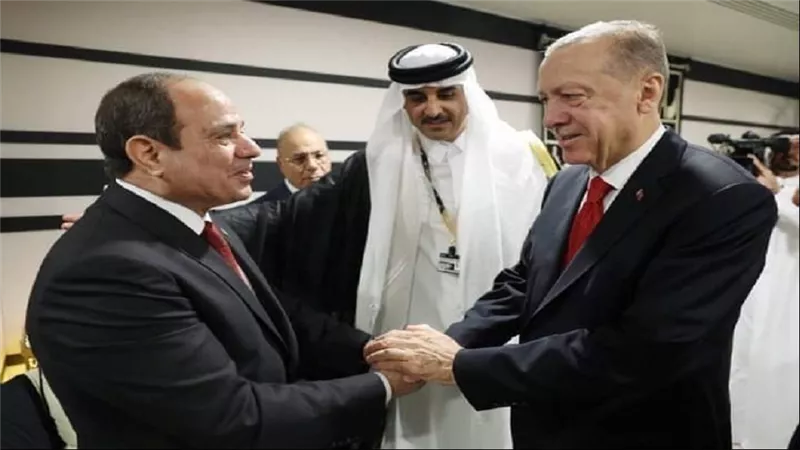 ولا هقول حاجة.. هكذا علق عمرو أديب على مصافحة السيسي وأردوغان | فيديو