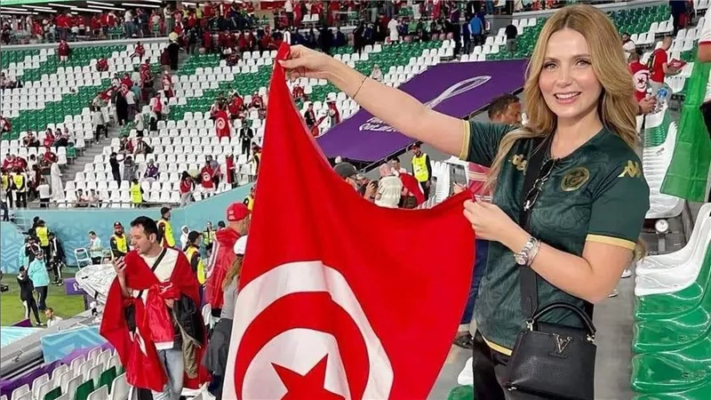 فتنت الجماهير بجمالها.. من هي مشجعة ديزني في مونديال قطر 2022 ؟ | شاهد