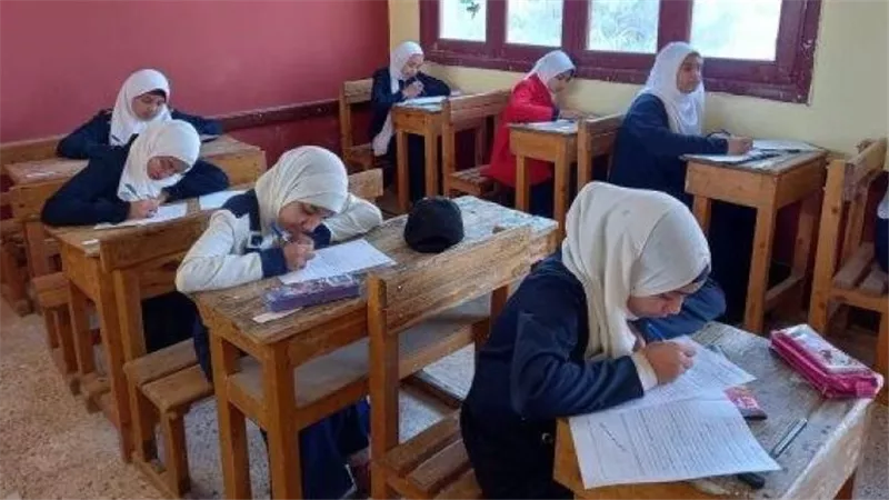 بتوزيع الدرجات.. الحكومة تحسم الجدل بشأن إلغاء امتحان الشهر لصفوف النقل