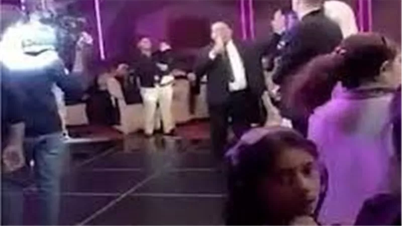 لن تتخيل ما قاله.. والد عروس دمياط يعلن سبب تطليق زوجته أمام معازيم زفاف ابنته