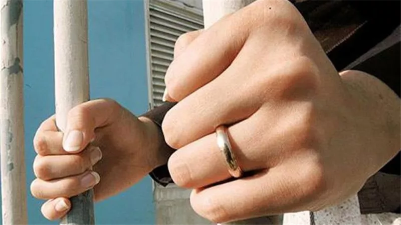  ربطته ومزقت جسده بـ11 طعنة.. تفاصيل صادمة في القبض على سيدة قتلت أخيها القعيد بالأقصر