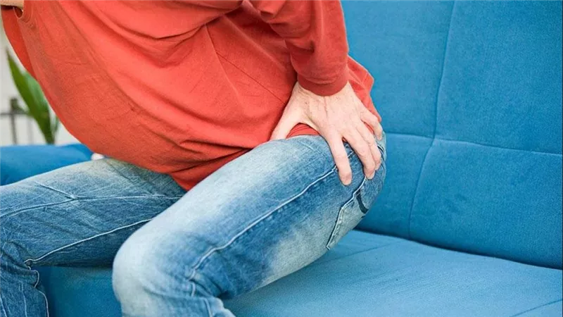 حتى لا تُصاب بالبواسير.. لا تفعل هذه العادة الخطيرة في الحمام 