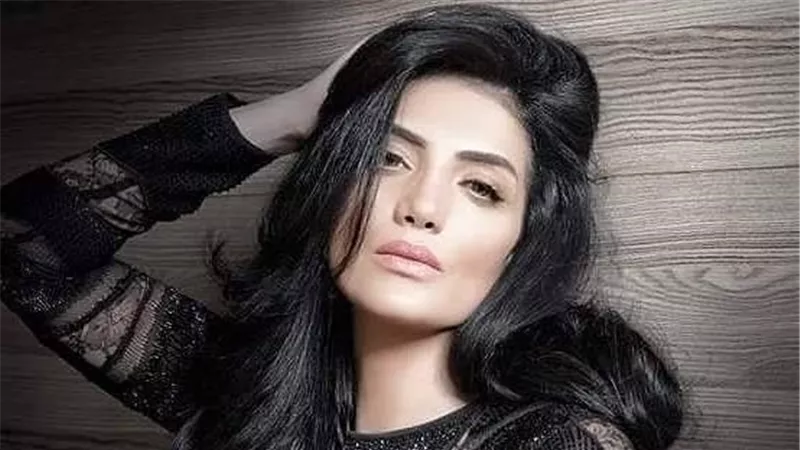 فقدت الأمومة وعظاما بالقفص الصدري.. أزمات في حياة حورية فرغلي