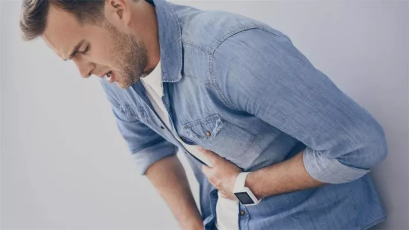  احذر.. دراسة تكشف أكثر أعراض سرطان الأمعاء شيوعا