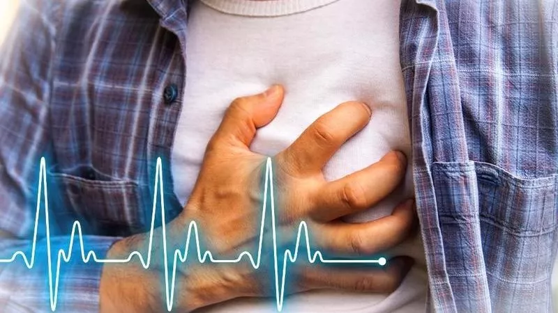 احذر.. أعراض في اليدين تكشف مشكلة صحية خطيرة لـ القلب