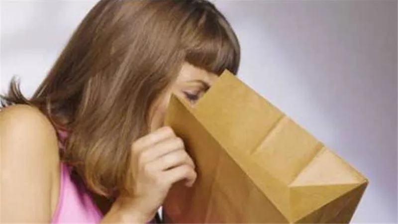 علماء يكشفون الغموض.. امرأة تتقيأ أكثر من 30 مرة كل يوم