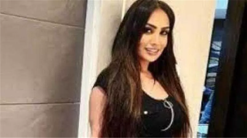 أشعلت فيسبوك برحيلها الغامض..ما لا تعرفه عن ملكة جمال لبنان السابقة وكيف توفيت