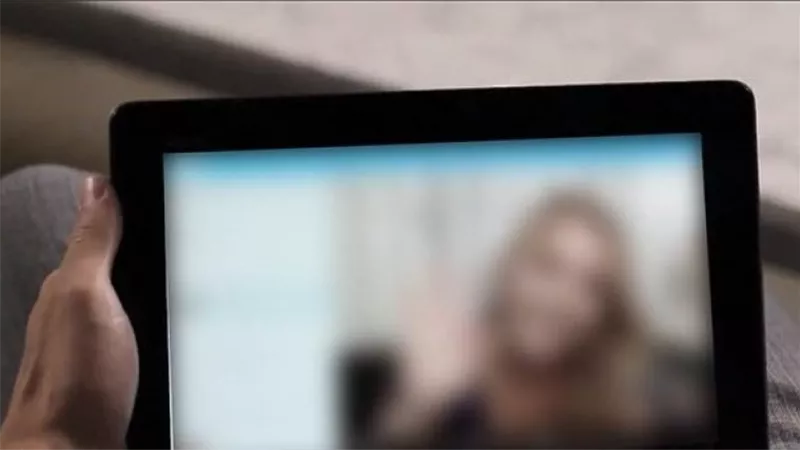 ابتزها بصور ومقاطع خاصة.. تفاصيل مثيرة في إحالة المتهم بتهديد فتاة الصف إلى محكمة الجنايات